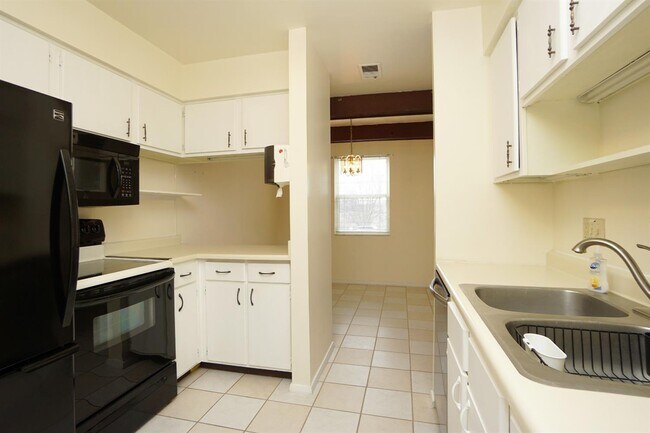 Building Photo - 4328 Villa Dr