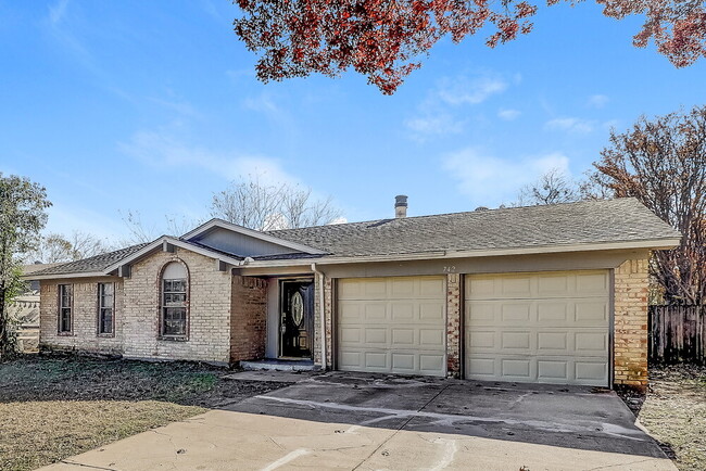 Building Photo - 742 Yale Dr