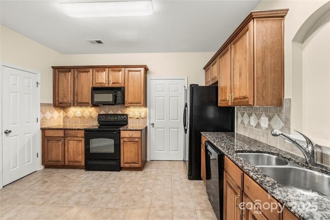Building Photo - 14853 Santa Lucia Dr