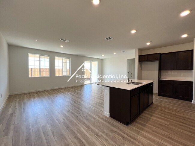 Foto del edificio - New Elk Grove 4bd/2ba Home near Big Horn &...