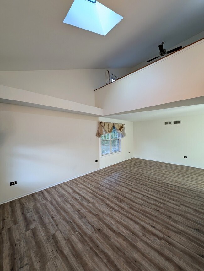 Building Photo - 3524 Willowview Ct