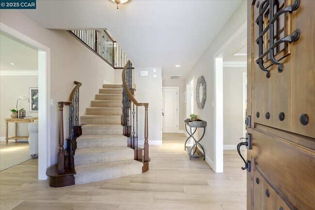 Foto del edificio - 310 Glen Alpine Ct