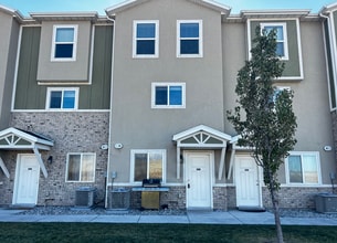 Building Photo - 67 E 700 N
