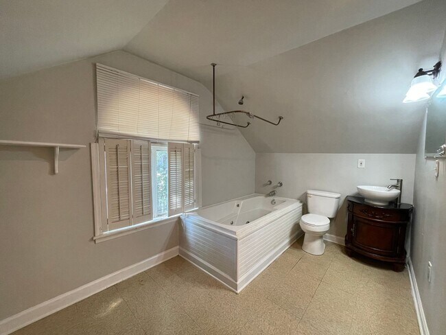 Foto del edificio - Downtown Studio with Utilities Included!