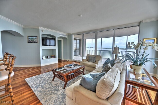 Foto del edificio - 2104 W First St