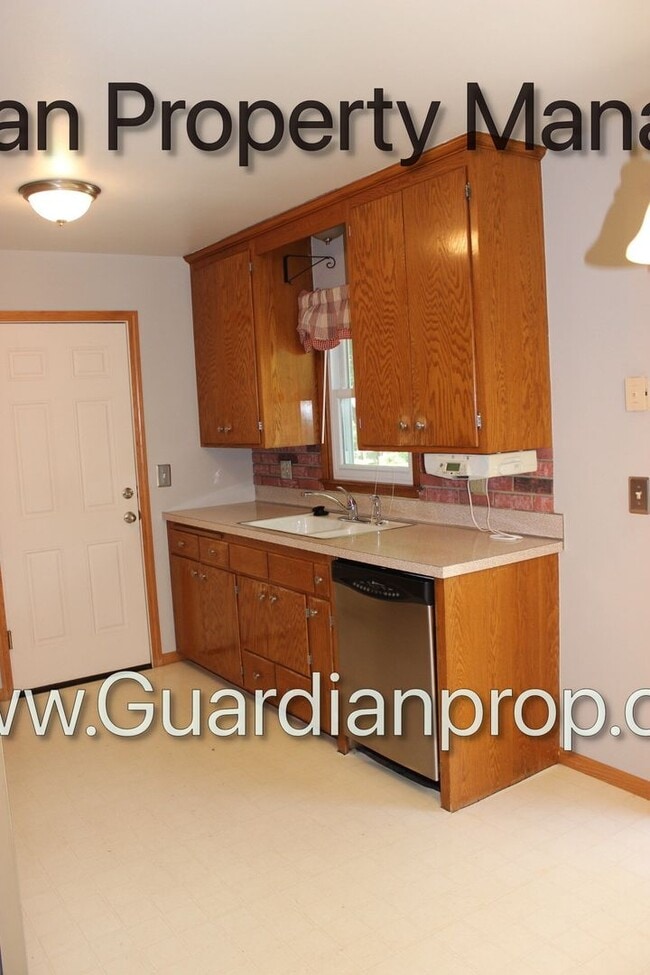Building Photo - Rosemount Single Family Home, 1 Car Garage...