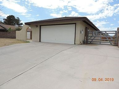 Building Photo - Ridgecrest sweet home