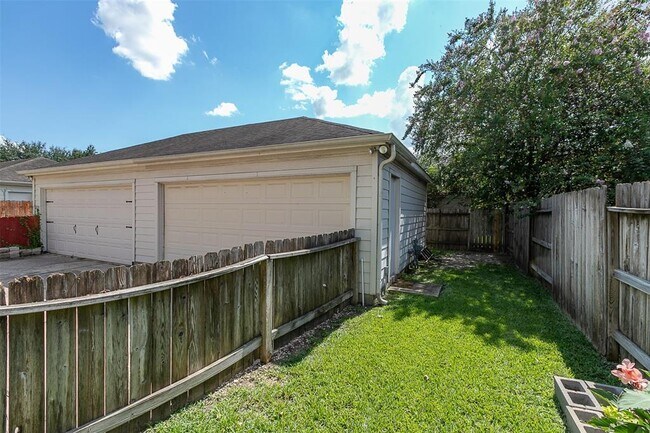Foto del edificio - 29723 Sullivan Oaks Dr
