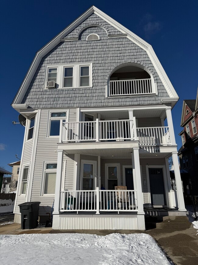 Building Photo - 148 Vernon St