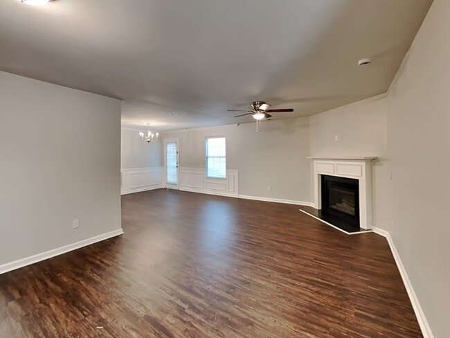 Building Photo - 335 Hidden Creek Ln
