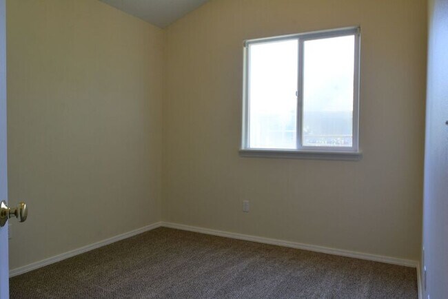 Building Photo - 773 SW 198th Pl