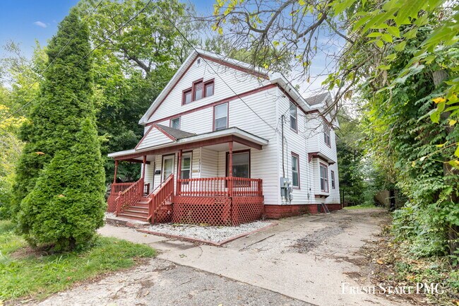 Building Photo - Charming 3-Bedroom Home with Spacious Livi...