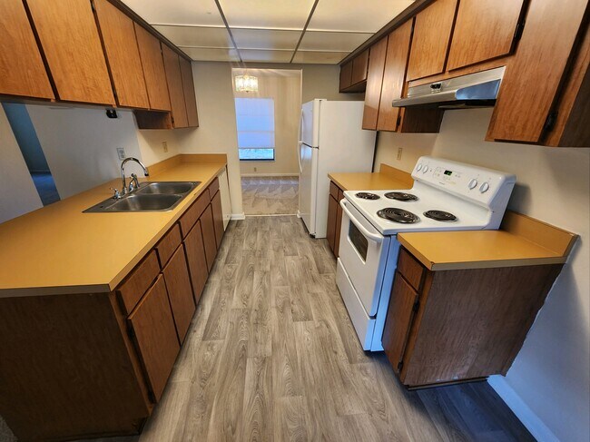 Building Photo - 4935 Pennsbury Dr
