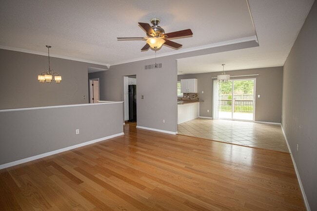 Building Photo - 3 Bed 3 Bath Home