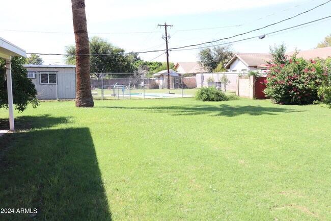 Foto del edificio - 4228 E Windsor Ave