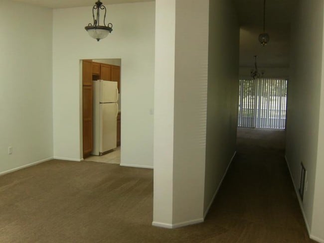 Foto del edificio - 5878 Woodpoint Ter