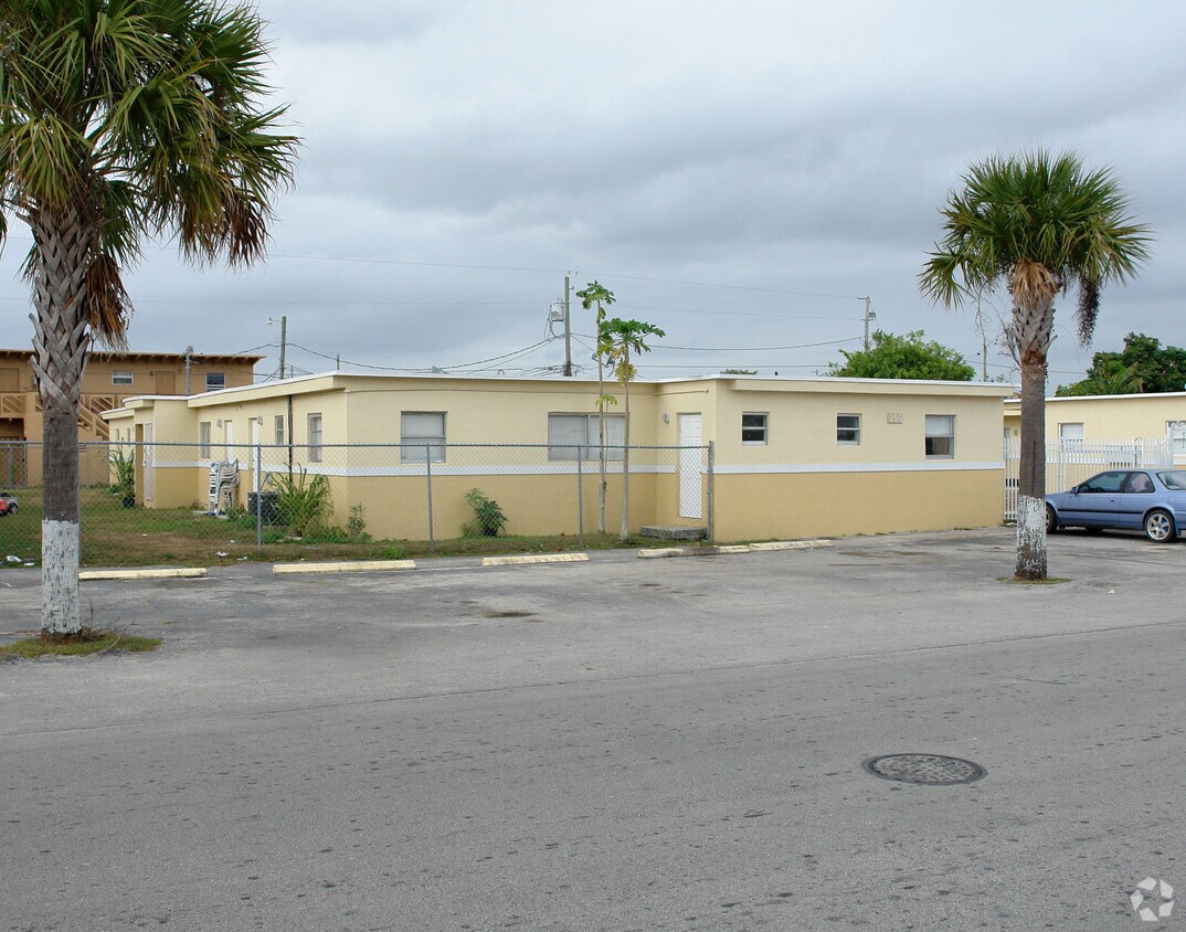 Property Photo - 240-320 SW 11th Ave