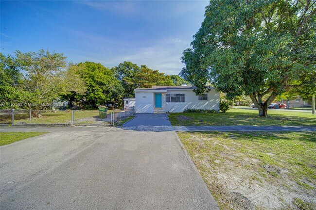 Foto del edificio - 12825 NW 13th Ave