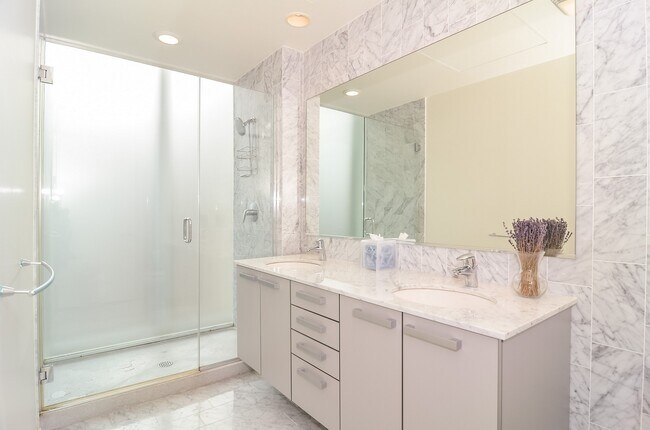 Foto del edificio - 550 N Saint Clair St