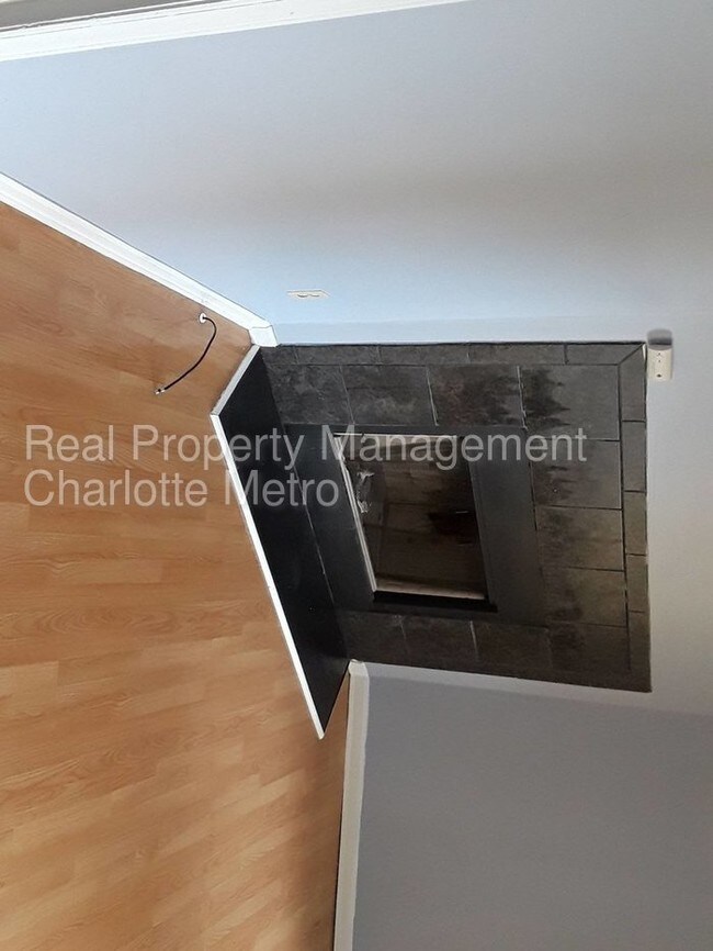 Building Photo - 6026 Olinda St
