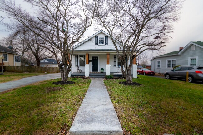 Photo - 527 Eldon St House