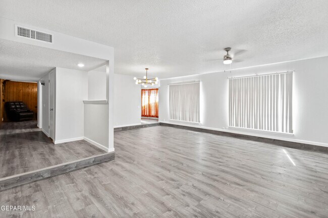 Foto del edificio - 200 S Maryland St