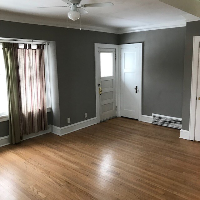 Sala de estar - 3836 N Maryland Ave