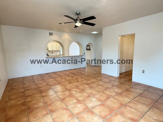Foto del edificio - Spacious Four Bedroom Home