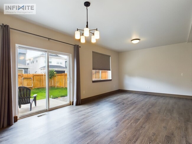 Building Photo - 3 Bedroom with Fenced Yard