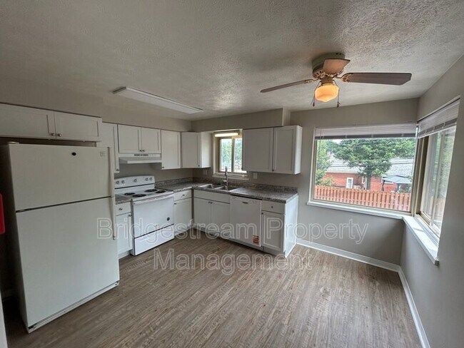 Foto del edificio - 1233 Lytle Ln