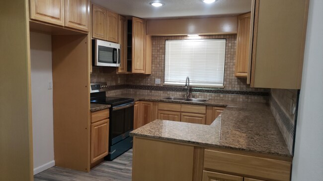 Foto del edificio - 1640 Lone Oak Rd