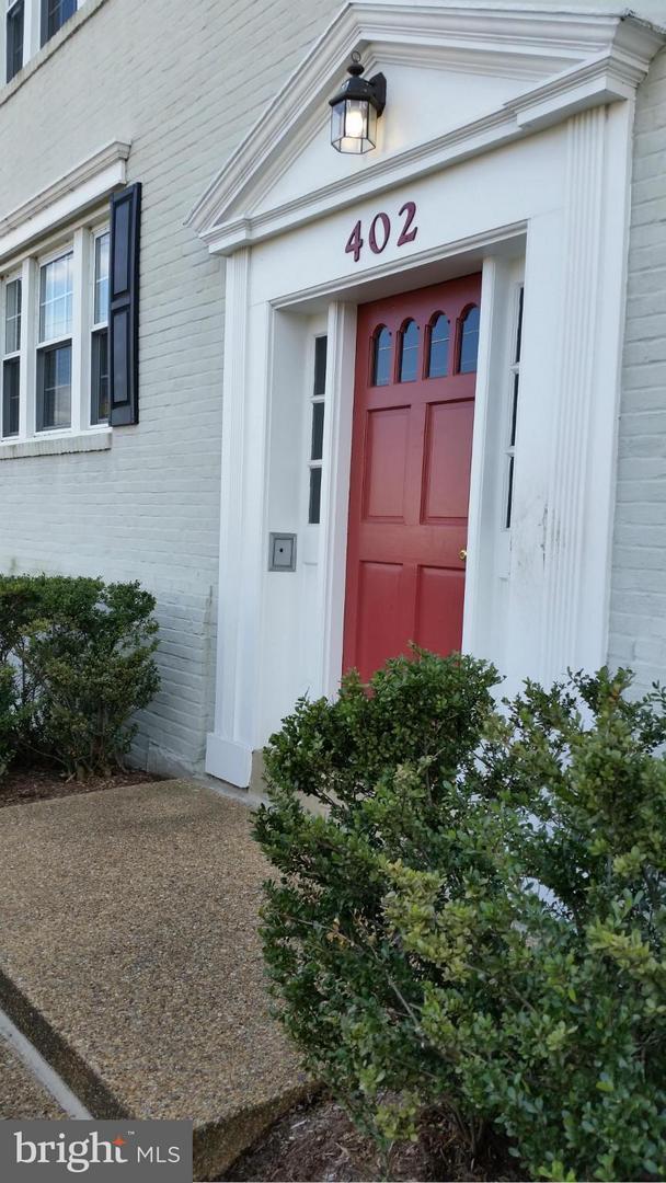 Foto del edificio - 402 Bashford Ln