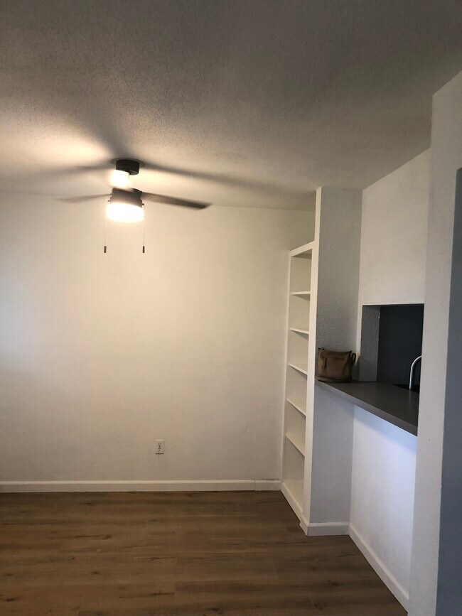 Foto del edificio - 15115 Mesa Dr