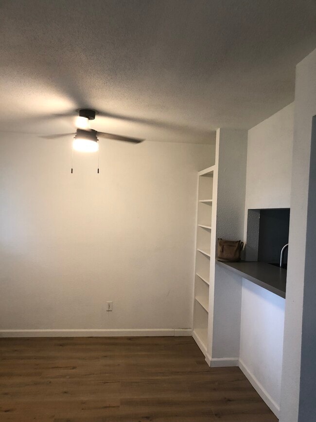 Building Photo - 15115 Mesa Dr