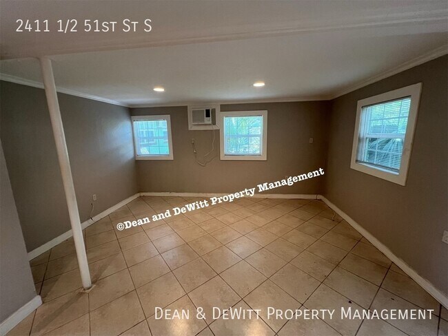 Building Photo - 2411 1/2 51st St S-