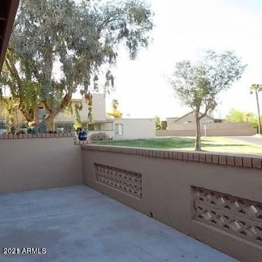 Foto del edificio - Remodeled Single Level 3 Bedroom 2 Bath Townhouse