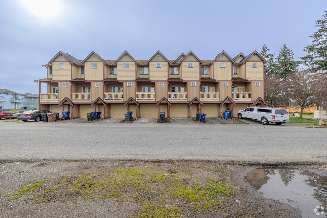 Primary Photo - 3110 S 43rd St