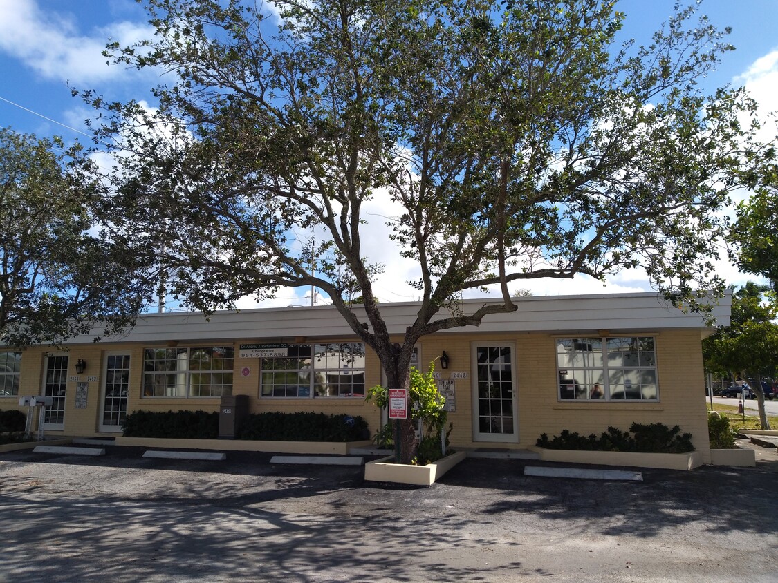 Foto principal - 2448 NE 13th Ave
