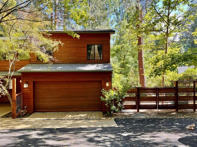 Building Photo - 102 Prospect Ct