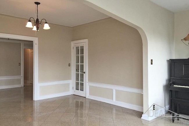 Building Photo - Dyker Heights Spacious two bedroom