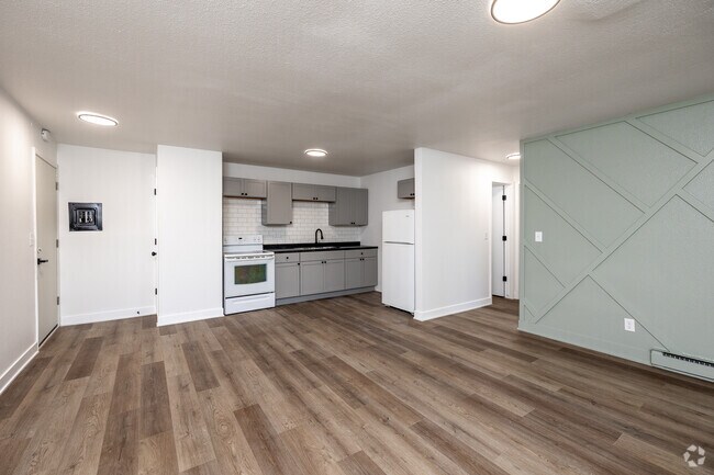 2 habitaciones, 1 baño - 825 pies cuadrados - Sala de estar - Crossroad Apartments