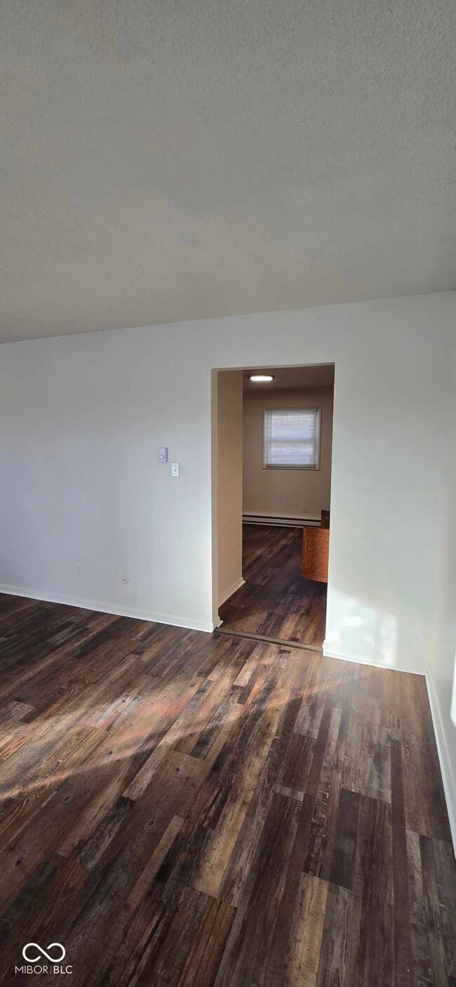 Building Photo - 570 US-52