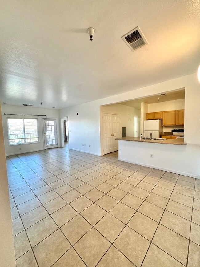 Building Photo - 4 Bedroom Master Suites at The Edge at Reno - Walking Distance to UNR