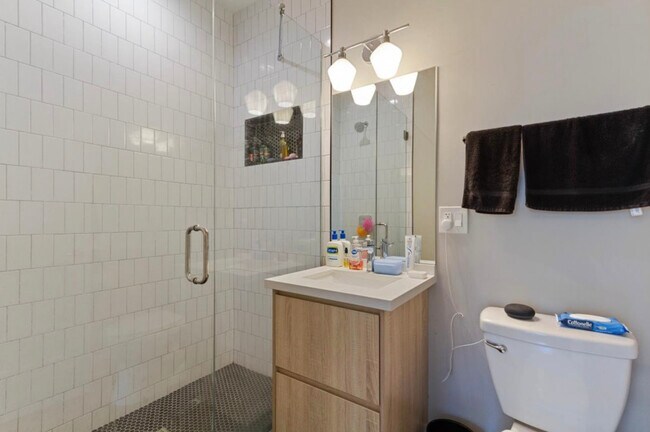 Foto del edificio - 2908 N Allen Ave