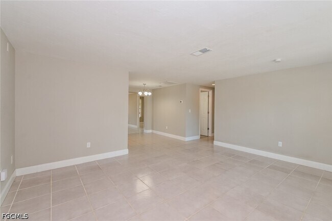 Building Photo - 264 Magnolia Rd