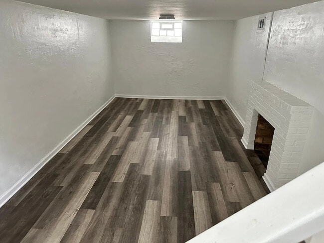 Building Photo - 3582 Northcliffe Rd