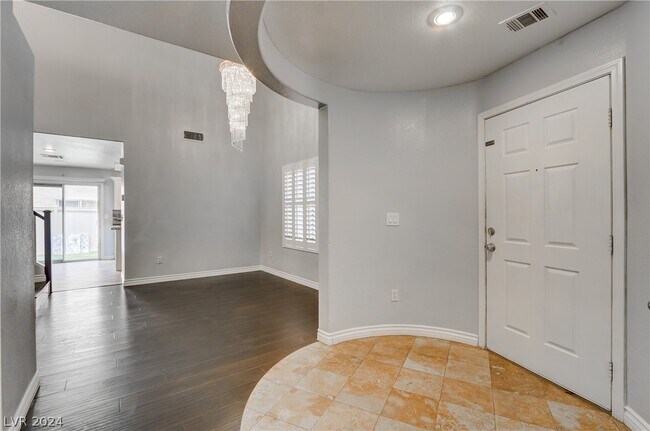 Building Photo - 5044 Groveland Ave