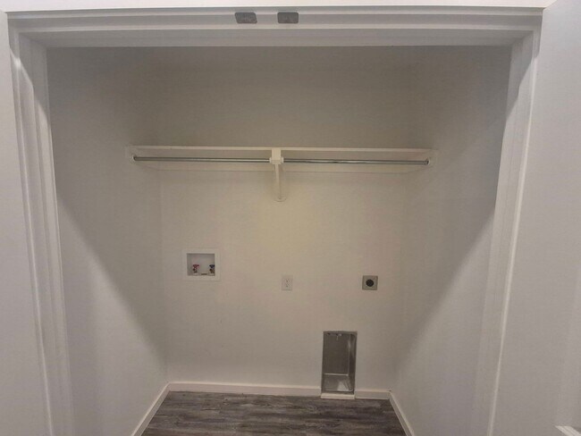 Foto del edificio - 2122 N Jayton Ave