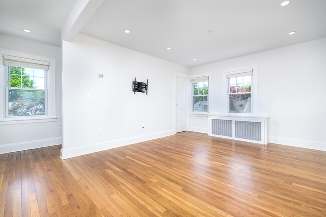 Building Photo - 20 Scofield Pl
