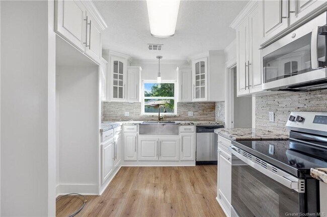 Building Photo - Beautifully Updated 4B/2B Home in Sulphur